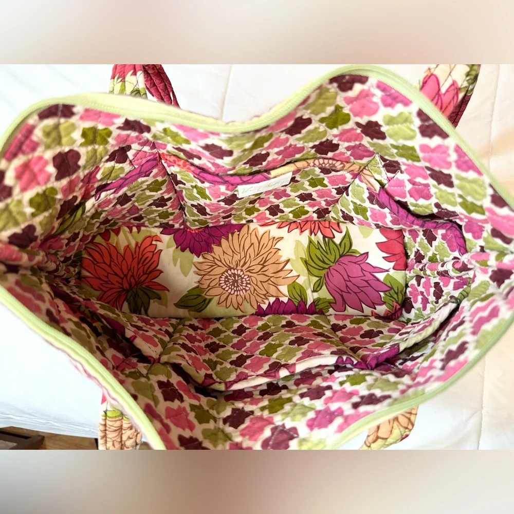 Vera Bradley Quilted Purse Tote in Hello Dahlia Pattern - Picture 7 of 15